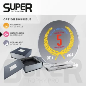 gravure laser ou numérique du logo de votre entreprise mis en valeur sur un trophée de forme ronde